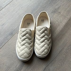 Gap kids size for quilted slip on sneaker
